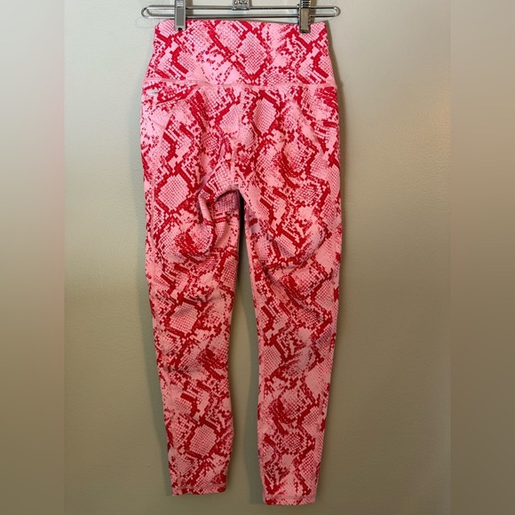 Fabletics Define PowerHold® High-Waisted Capri in Persimmon Python Size XXS - Picture 4 of 12